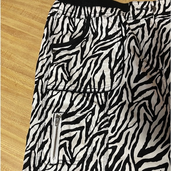 Chico’s Zebra Print elastic waist mini skirt Chicos size 0.5 women’s size S/6 - Picture 7 of 12